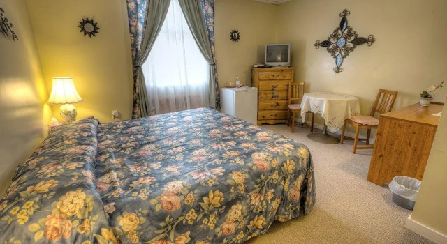 Villa Maria Country Inn, Varaa Villa Mökit kohteessa Edmonton, Mökki