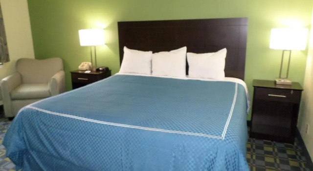 Двухместный номер Travelodge by Wyndham Cleveland Lakewood