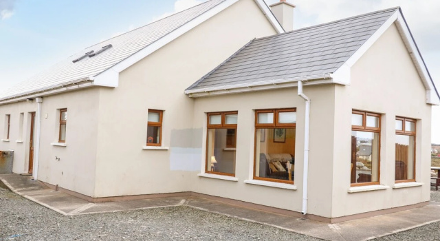 Carrick Cottage, Varaa Lomakoti Derrybeg Irlanti