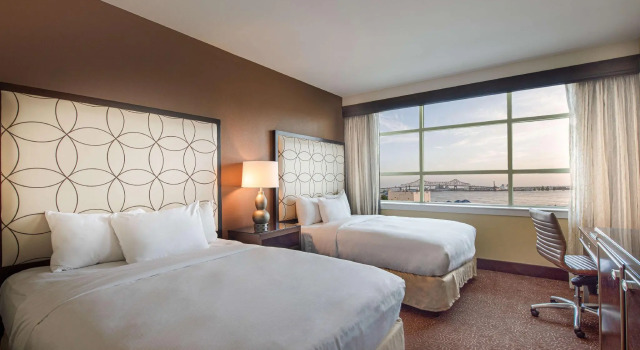 Четырёхместный номер Standard с видом на реку Hilton Baton Rouge Capitol Center