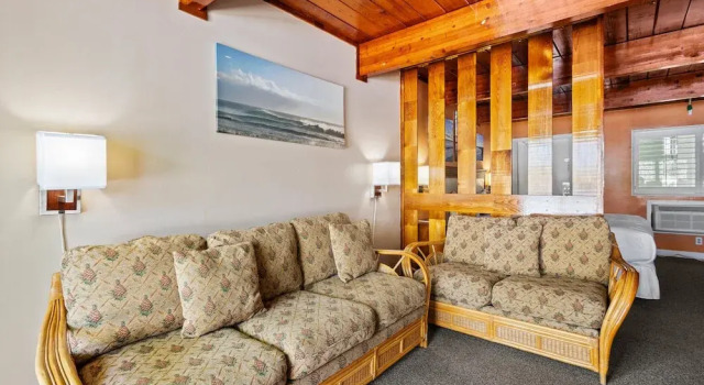 Двухместный люкс с балконом и с красивым видом из окна Oceanfront Inn II