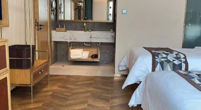 Люкс Deluxe James Joyce Coffetel Hotel (Tianjin Dongli Kaifaqu Subway Station)