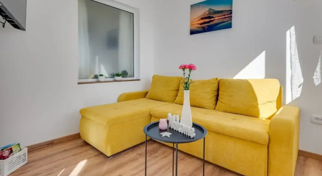 Апартаменты Tastefully Designed Apartment in Karlobag