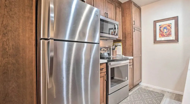 Апартаменты Elegant Mountain-view Condo < 1 Mi to Lifts!