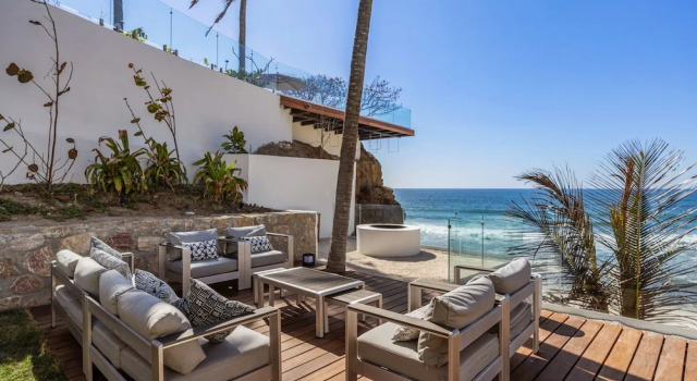 Private Careyeros Oceanfront Living