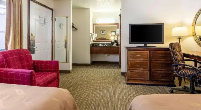 Четырёхместный номер Standard Quality Inn Keystone near Mount Rushmore