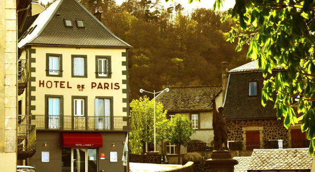 Logis Hotel De Paris Murol, Rezerwuj Hotel Murol Massif du Sancy