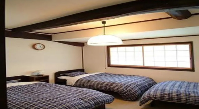 Кровать в общем номере (мужской номер) Miyama Heimat Youth Hostel