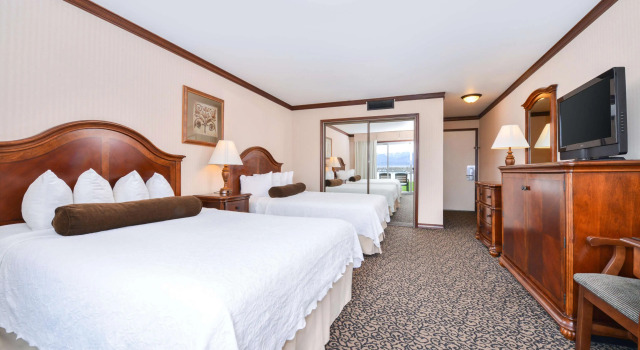 Четырёхместный номер Standard Best Western Edgewater Resort
