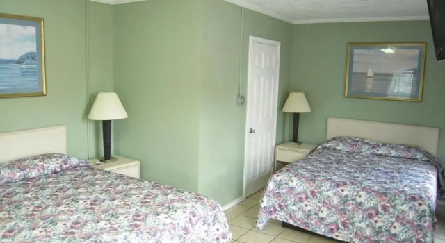 Четырёхместный номер Standard Bayfront Cottages