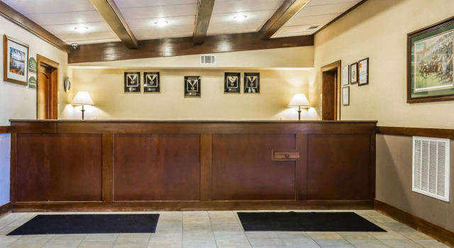 Clarion Inn and Suites at the Outlets of Lake George