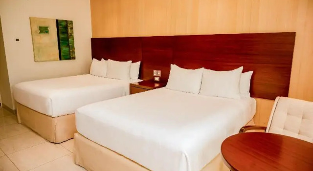 Четырёхместный номер Standard с балконом и с видом на бассейн Los Tajibos, Santa Cruz de la Sierra, a Tribute Portfolio Hotel