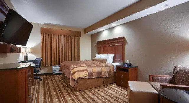 Двухместный номер Standard с балконом Best Western Plus KC Speedway Inn & Suites