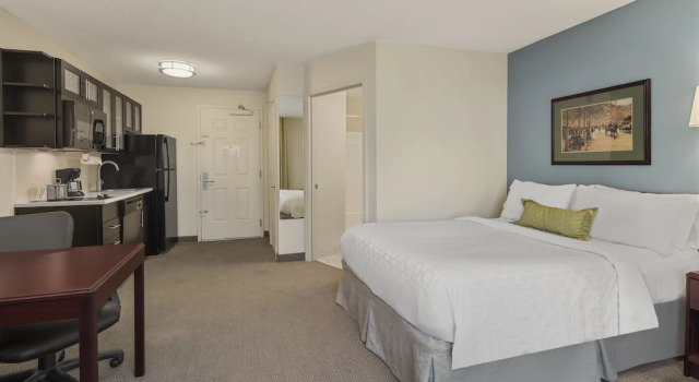 Одноместный люкс Candlewood Suites Raleigh Crabtree by IHG