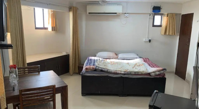 Kamil’s Studio Apartment