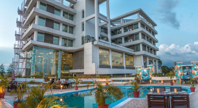 The Solitaire, Rezerwuj Hotel Hotele w Uttarakhand z basenem, Basen