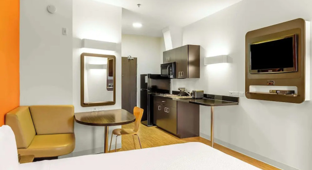 Standard double suite Motel 6-Swift Current, SK