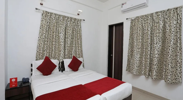 OYO 8996 Hotel Pioneer, Забронировать Отель Отели штата Махараштры с завтраком, Завтраки