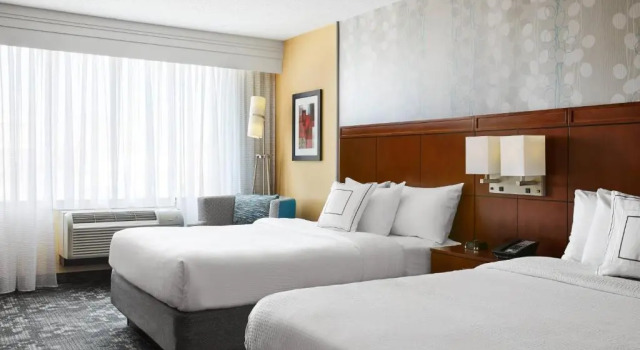 Четырёхместный номер Standard Courtyard by Marriott Newark Downtown