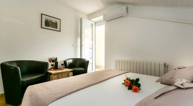 Apartmani Cvelic, Prenota Hotel Hotel a Isole Quarnerine con parcheggio, Parcheggio