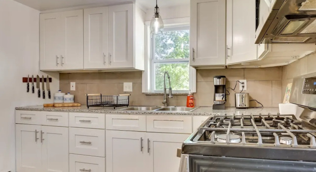 Коттедж Modern Northfield Cottage w/ Yard!