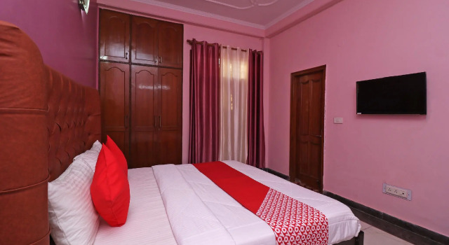 OYO 38025 Hotel The Rock Residency