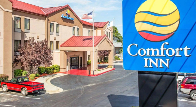 Comfort Inn & Suites at Stone Mountain