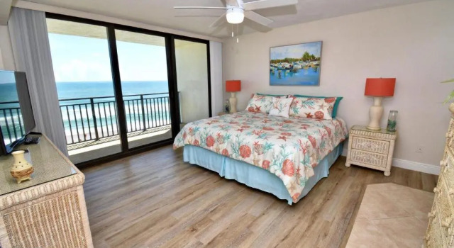Beautiful 2 Bedroom, Ocean Front Condo, 6th floor at the Sherwin