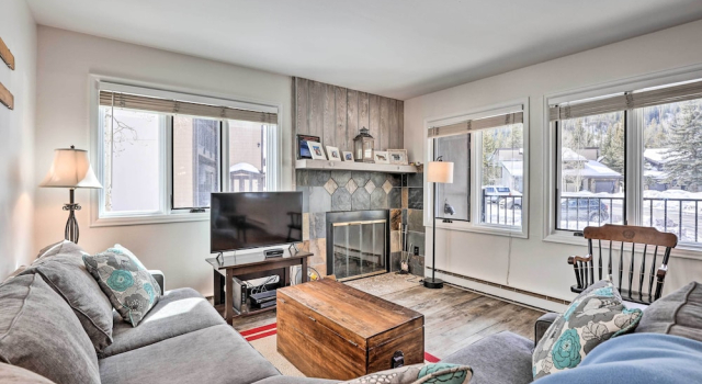 Cozy East Vail Condo ~ 6 Mi to Vail Village, Забронировать Апартаменты/квартира Вейл Roosevelt National Forest, рядом с Vail Racquet Club