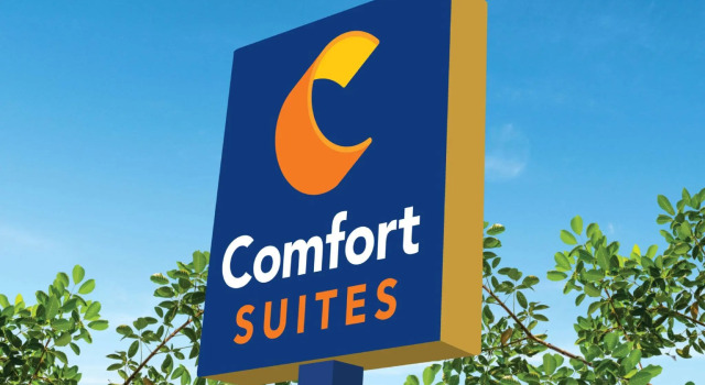 Четырёхместный люкс Comfort Suites Midland West
