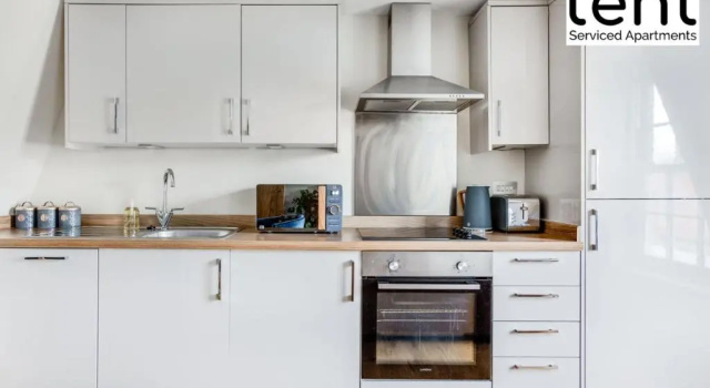 Апартаменты Bright, Stylish Two Bedroom Apt in Town Centre with Free Parking at Tent Serviced Apartments Chertsey