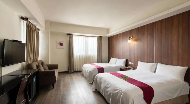 Четырёхместный номер Superior Liga Hotel