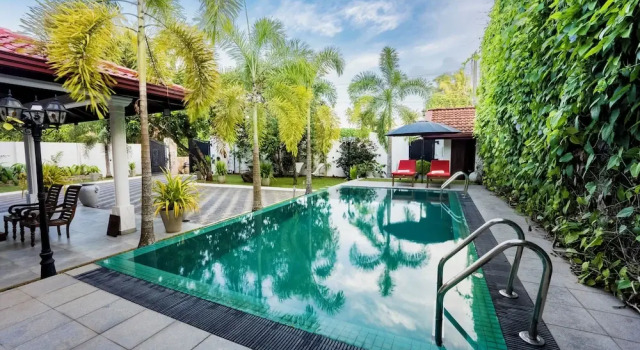 ThiThi's Palace, Book Hotel Hoteller i Thalaramba med parkering, Parkering