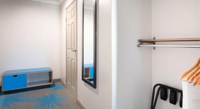 Номер Standard Days Inn by Wyndham Santa Monica