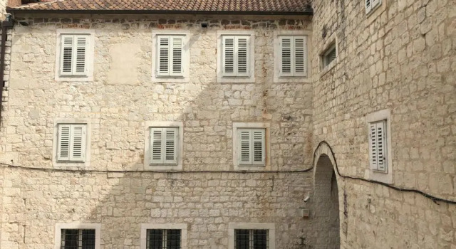 5 minutes walk ART, Prenota Hotel Splitska 
