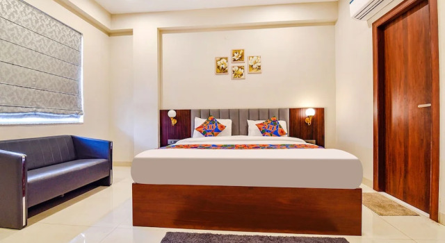 Номер Premium FabHotel Pravaasam Residency