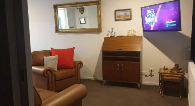Amazing City Views on 18th Floor With car Park, Book Apartment Melbourne 