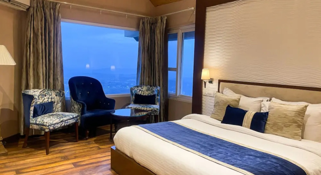 Люкс Deluxe с балконом и с красивым видом из окна Regenta Resort Exotica Dharamshala on Hilltop