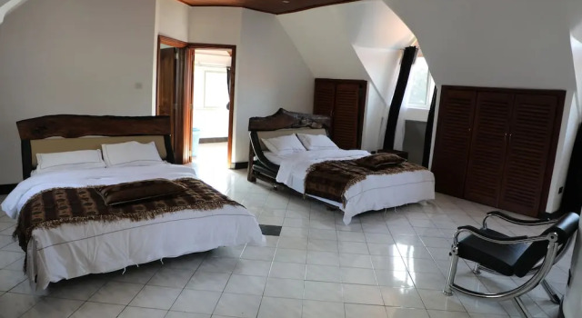 Stallion Place Hotel - Bed and Breakfast