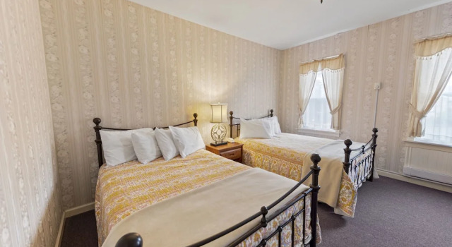 Четырёхместный номер Standard The Pines Inn