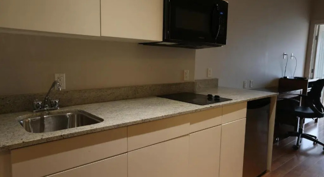 Четырёхместный люкс с 2 комнатами Baymont by Wyndham Fort McMurray