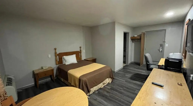 Номер Standard Mid Towne Inn & Suites