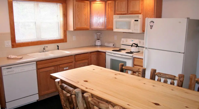 Timber Creek Chalets: 8, Забронировать Шале Отели Эстес-Парк с парковкой, Парковка