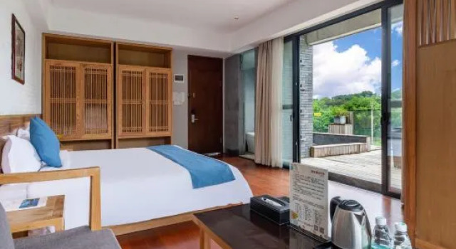 Люкс Deluxe с видом на сад Haka Boutique Hostel