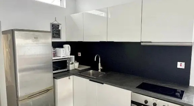 Newly renovated 1 bedroom flat with garden pergola, Boek Hotel Hotels in Clare met parkeren, Parkeren