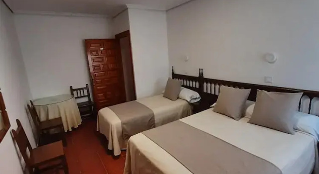 Трёхместный номер Standard Hostal Bellas