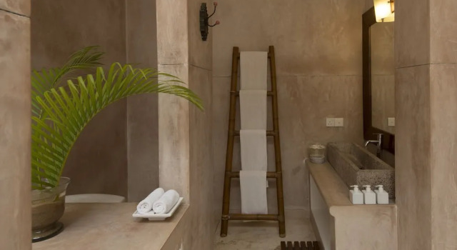 Люкс с балконом Sri Villas