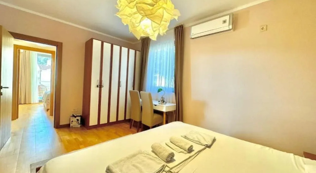 Sunset Poolside Retreat BlueH, Забронировать Апартаменты/квартира Отели Пржно с бассейном, Бассейн