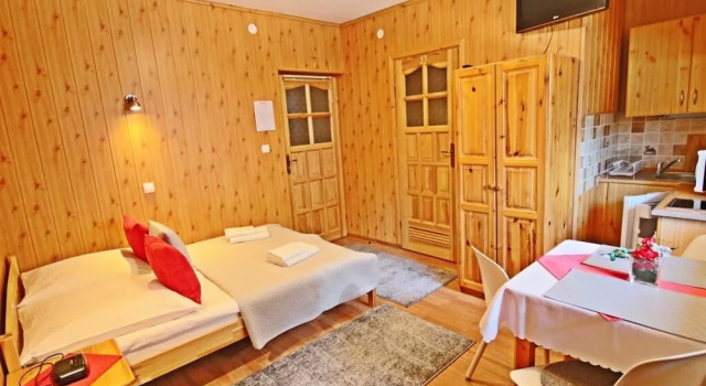 Willa u Bachledów Studios by BookingHost, Book Guesthouse Hotels in Tatras with Parking, Parking