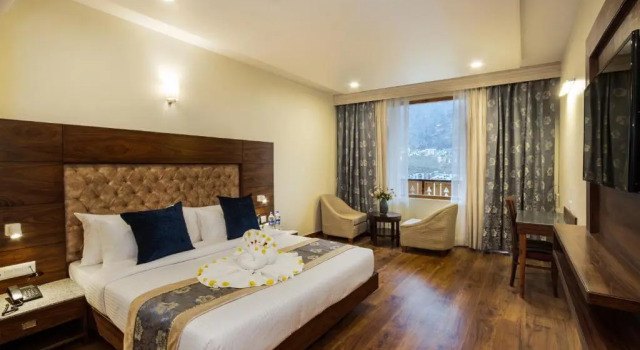 Ashapuri Village Manali - A Luxury Resort & Cottages, Забронировать Курортный отель Отели Манали с бассейном, Бассейн
